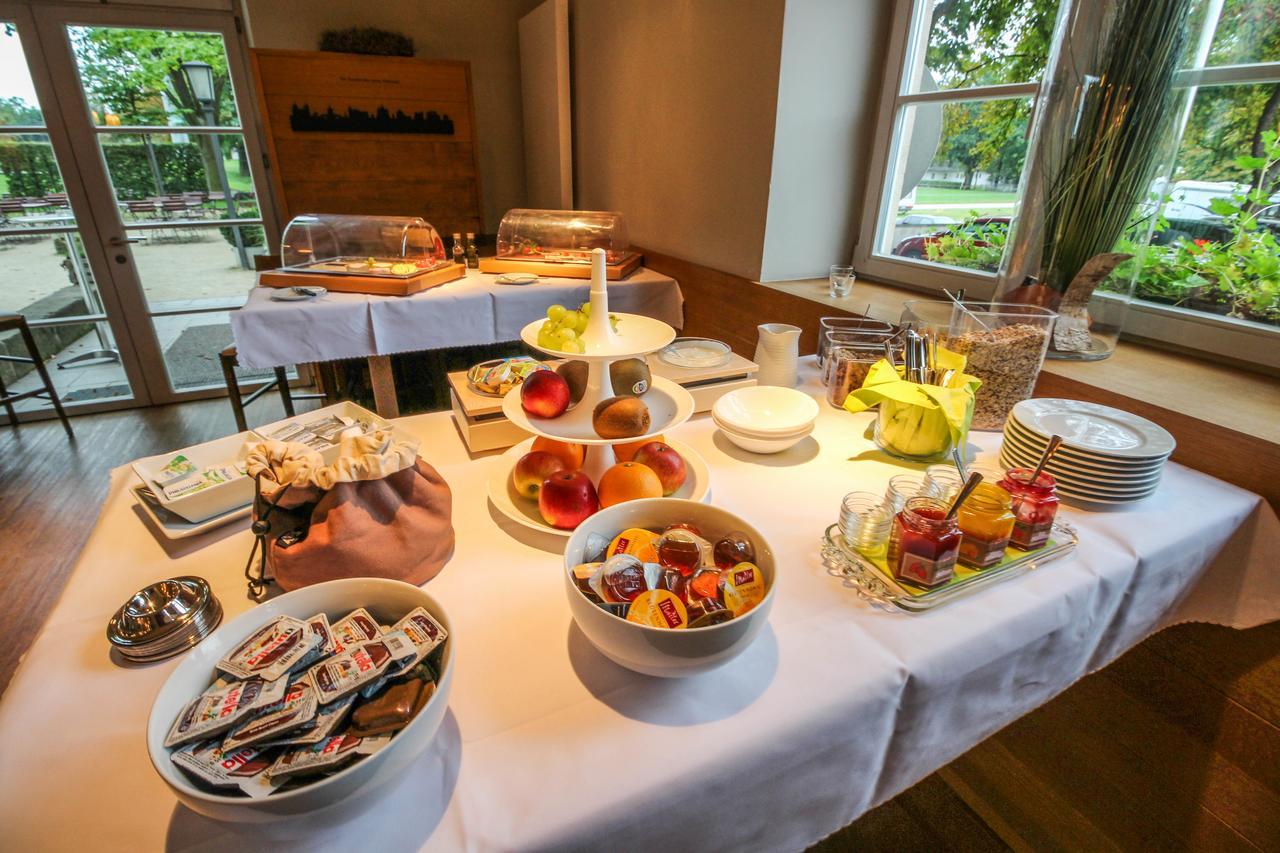 Hotel Volkspark 3*